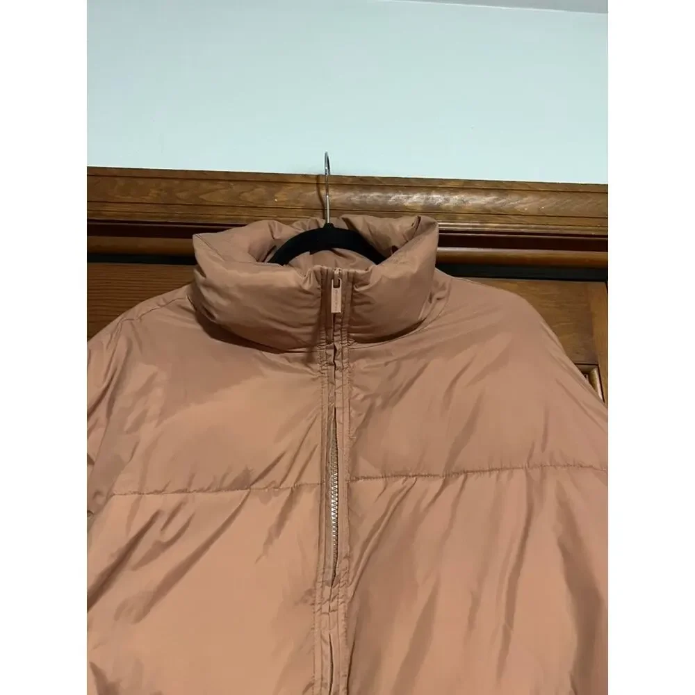Savvi Women’s Cropped The Court Puffer Jacket Minimalist Clay Pink Size M - Picture 3 of 11